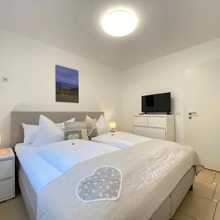 2 Apartment, 70 Qm, Max 4 Pers, Private Terasse, 2 Parkplaetze, Internet 250 Mbit Apartment Gaertringen