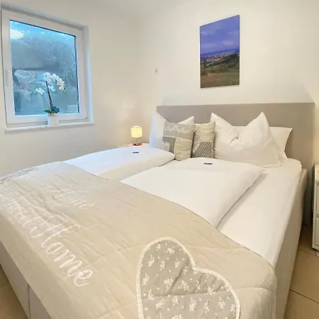 2 Apartment, 70 Qm, Max 4 Pers, Private Terasse, Parkplatz, Internet 250 Mbit