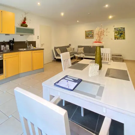 2 Apartment, 70 Qm, Max 4 Pers, Private Terasse, Parkplatz, Internet 250 Mbit * غارتنغن