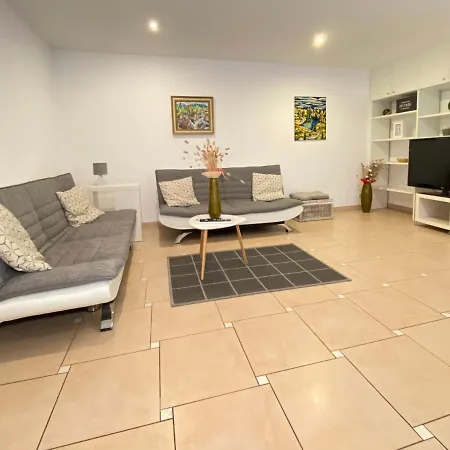 Apartment 2 Apartment, 70 Qm, Max 4 Pers, Private Terasse, 2 Parkplaetze, Internet 250 Mbit