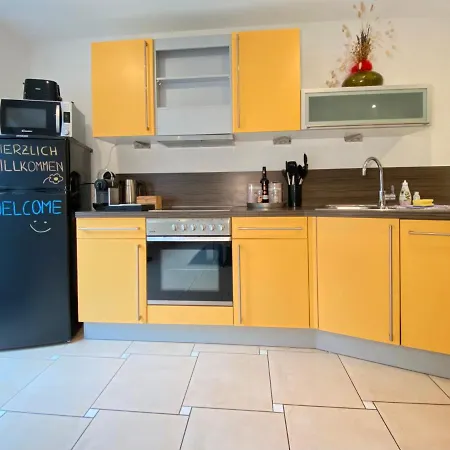 2 Apartment, 70 Qm, Max 4 Pers, Private Terasse, Parkplatz, Internet 250 Mbit * غارتنغن