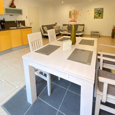 شقة 2 Apartment, 70 Qm, Max 4 Pers, Private Terasse, Parkplatz, Internet 250 Mbit *