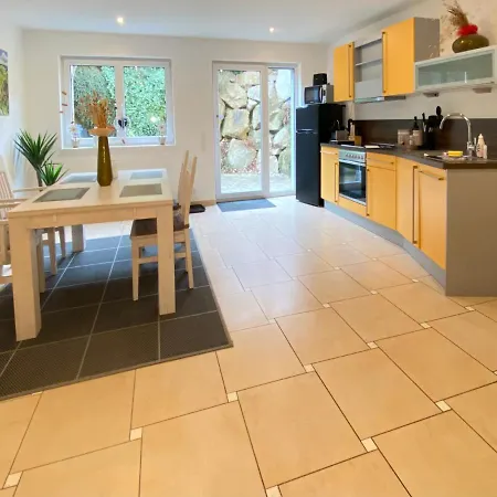 דירה 2 Apartment, 70 Qm, Max 4 Pers, Private Terasse, Parkplatz, Internet 250 Mbit Gärtringen