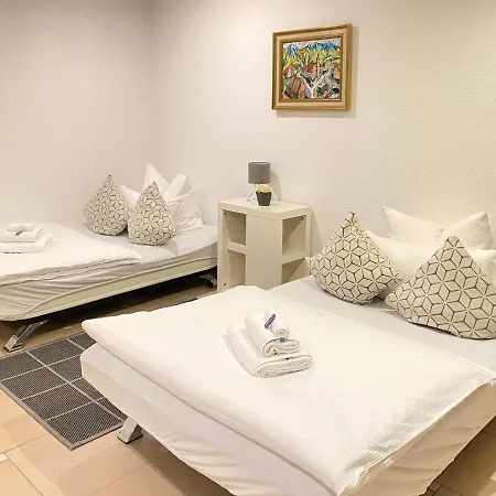 2 Apartment, 70 Qm, Max 4 Pers, Private Terasse, Parkplatz, Internet 250 Mbit Gärtringen