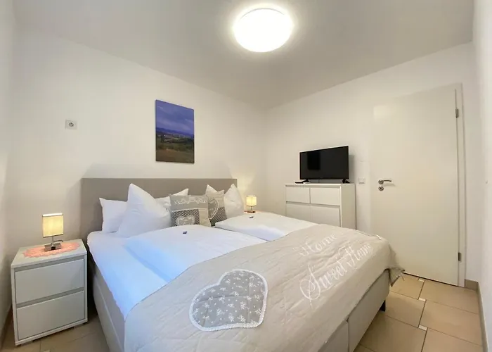 2 Apartment, 70 Qm, Max 4 Pers, Private Terasse, Parkplatz, Internet 250 Mbit Appartamento Gärtringen