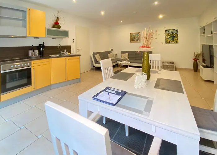 2 Apartment, 70 Qm, Max 4 Pers, Private Terasse, Parkplatz, Internet 250 Mbit * Gärtringen