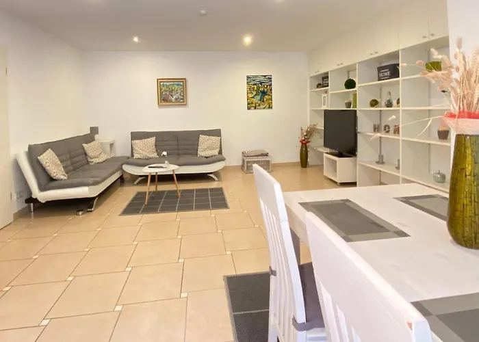 Appartamento 2 Apartment, 70 Qm, Max 4 Pers, Private Terasse, Parkplatz, Internet 250 Mbit *