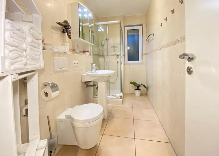 2 Apartment, 70 Qm, Max 4 Pers, Private Terasse, Parkplatz, Internet 250 Mbit Gärtringen